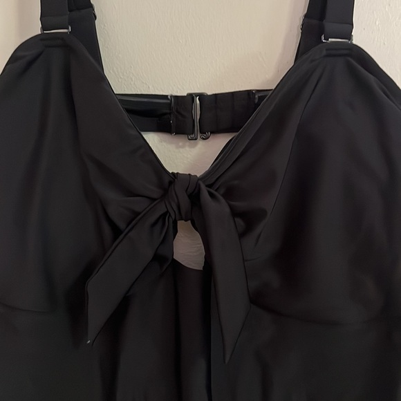 Old Navy one piece swim suit 🖤 - Picture 2 of 5